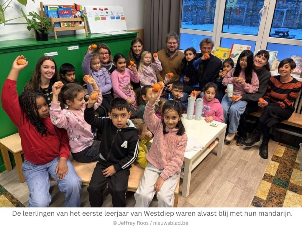 De Stad Oostende is gestart met een proefproject waarbij ongeveer 700 leerlingen uit drie lagere scholen elke schooldag een gezonde snack ontvangen. Het project loopt tot het einde van het schooljaar en wil bijdragen aan gelijke kansen voor alle kinderen.